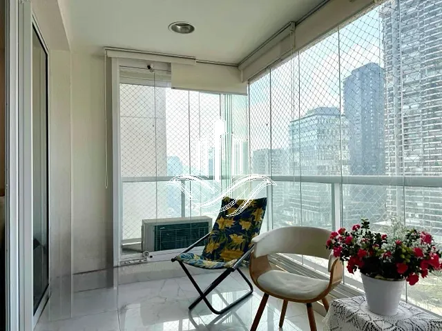 Apartamento 3 quartos e 5 banheiros, à venda ou para alugar, no bairro Jardim das Acácias em São Paulo