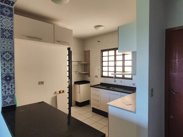 Foto do Apartamento - APARTAMENTO SEMIMOBILIADO À VENDA NO RESID. ARARAS EM APUCARANA COM TRÊS QUARTOS | J. Mareze Imóveis Ltda