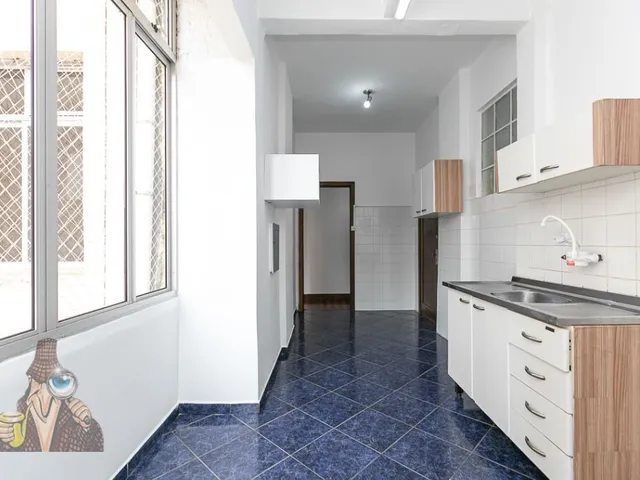 Apartamento 2 quartos e 1 banheiro, à venda, no bairro Centro em Curitiba