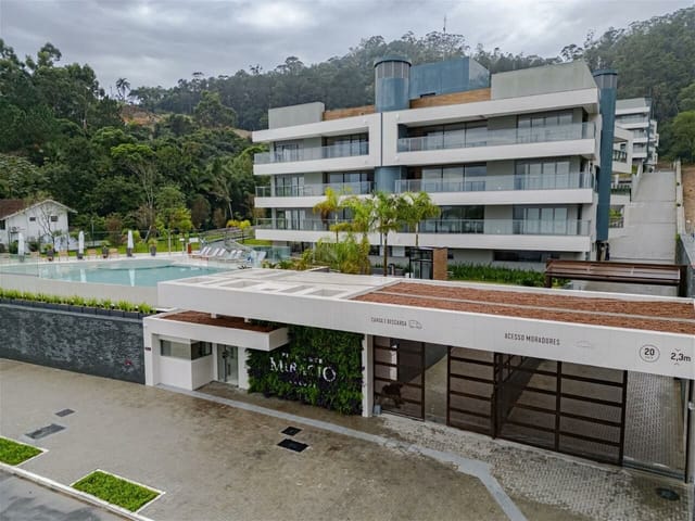 Apartamento 3 quartos e 4 banheiros, à venda, no bairro Cacupé em Florianópolis