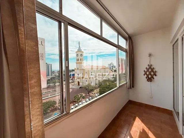 Apartamento 3 quartos e 2 banheiros, à venda ou para alugar, no bairro Centro em Apucarana