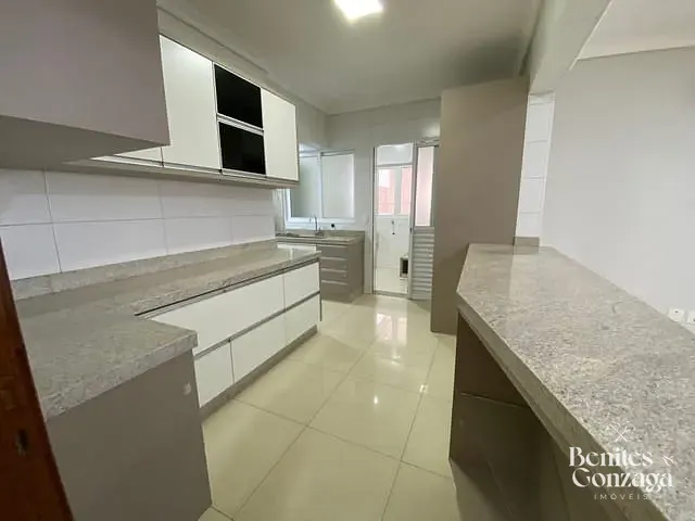 Apartamento com 189m² 3 quartos e 2 banheiros, à venda, no bairro Zona 01 em Maringá