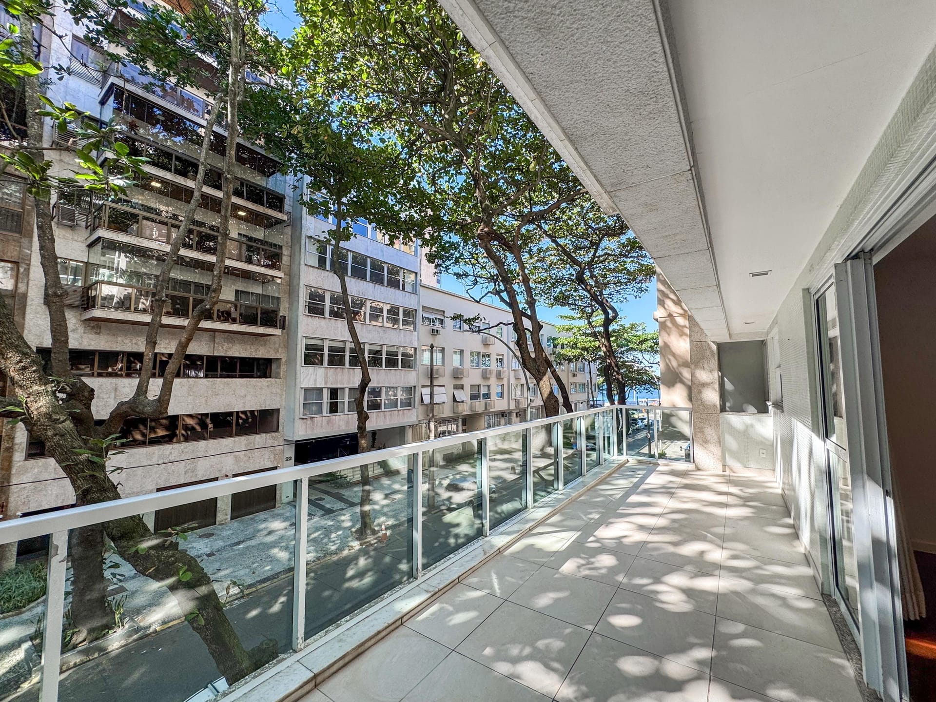 Apartamento à venda, Rua José Linhares - Leblon. Quadra mar, varanda, 3 quartos (2 suítes), área externa, 3 vagas - 199 m².
