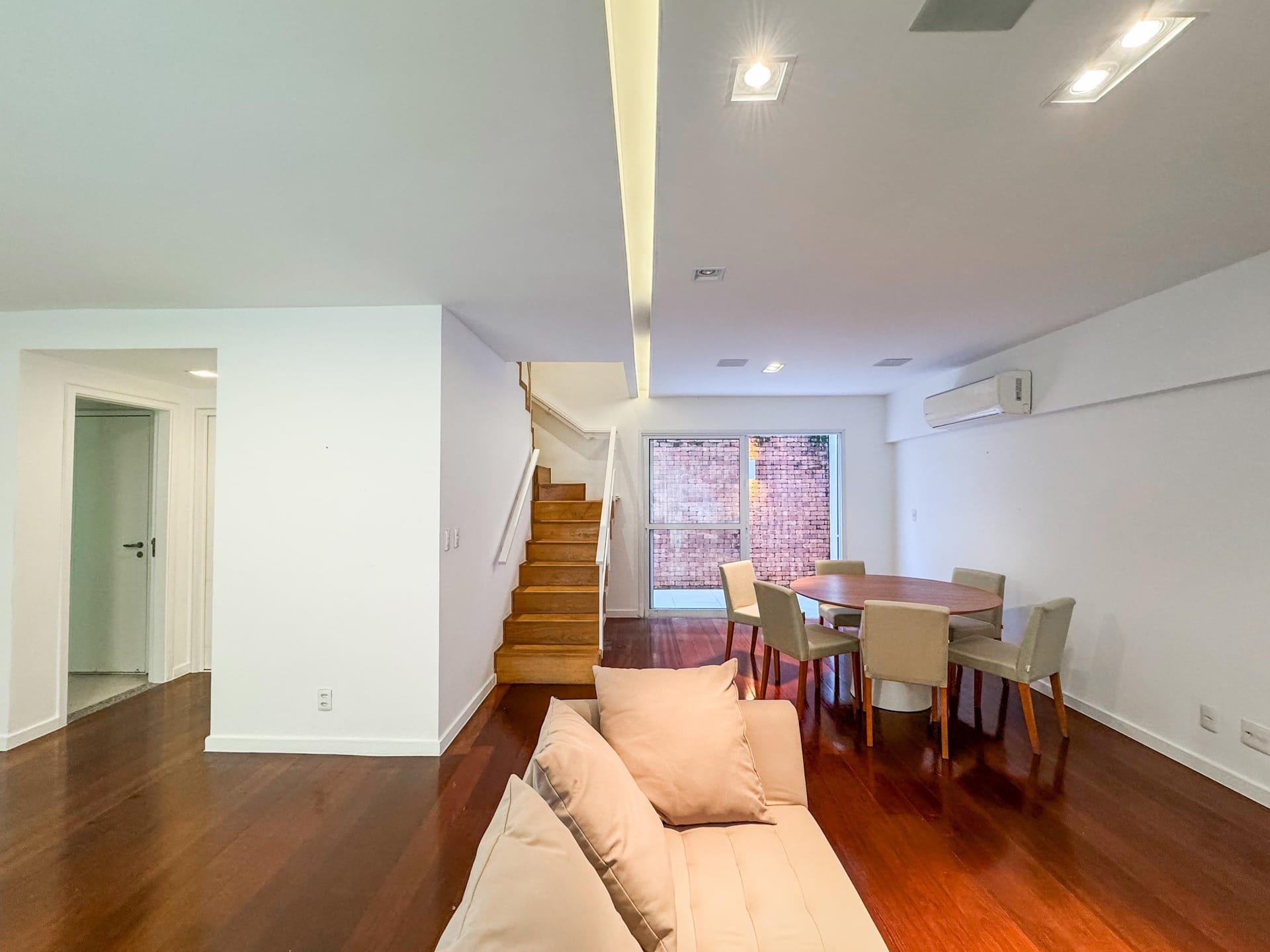 Apartamento à venda, Rua José Linhares - Leblon. Quadra mar, varanda, 3 quartos (2 suítes), área externa, 3 vagas - 199 m².