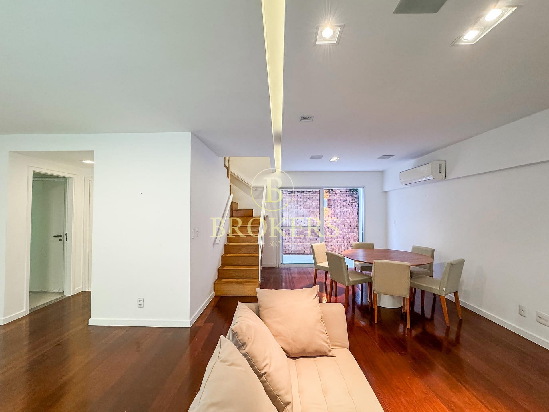 Apartamento à venda, Rua José Linhares - Leblon. Quadra mar, varanda, 3 quartos (2 suítes), área externa, 3 vagas - 199 m².