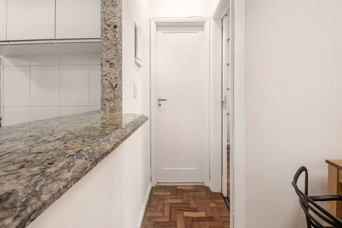 Apartamento à venda, Rua Ministro Viveiro de Castro - Copacabana. 2 quartos, 60 m². Próximo ao metrô e poucos passos da Praia.