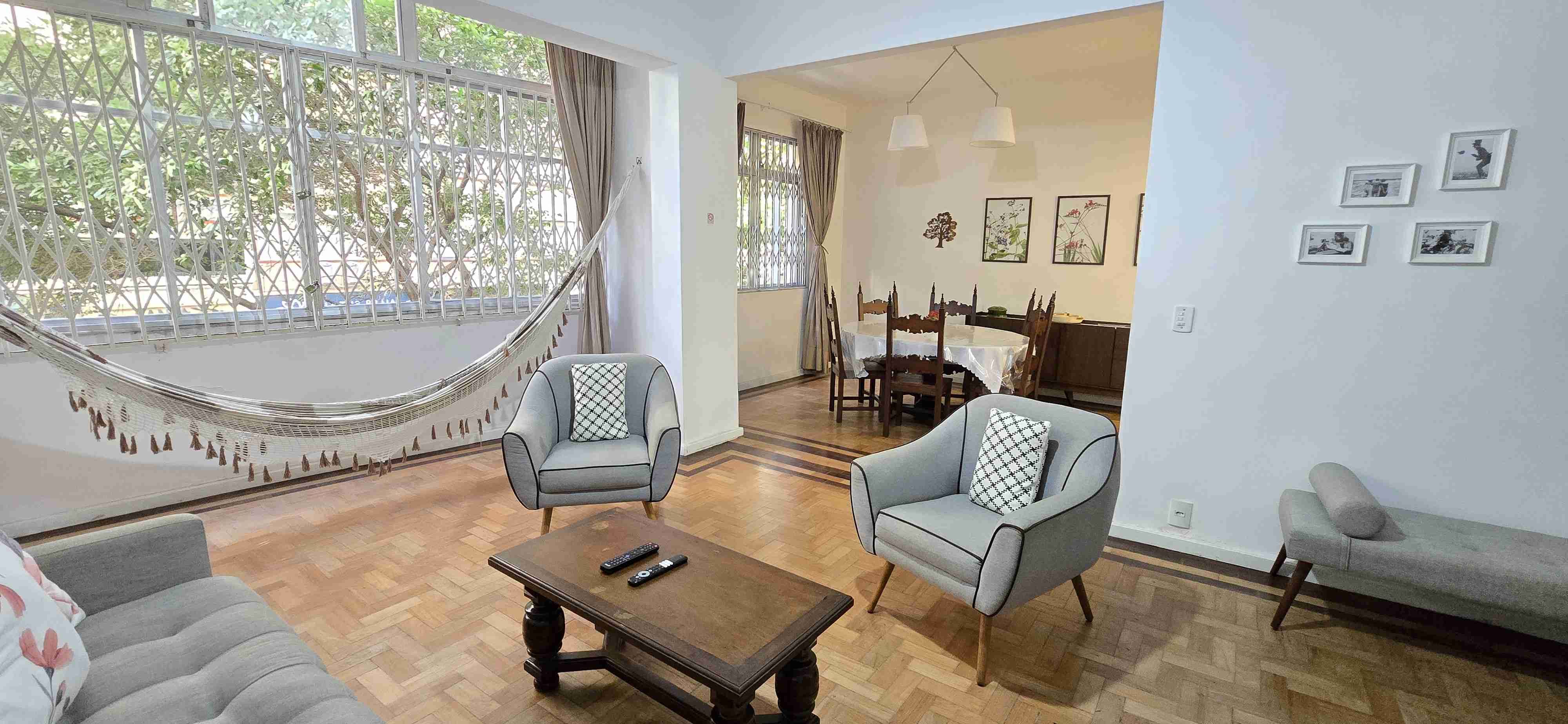 Apartamento à venda, Rua Domingos Ferreira, Copacabana, Rio de Janeiro. A uma quadra da praia, original 3 quartos, suíte, cozinha ampla, dependências completa.