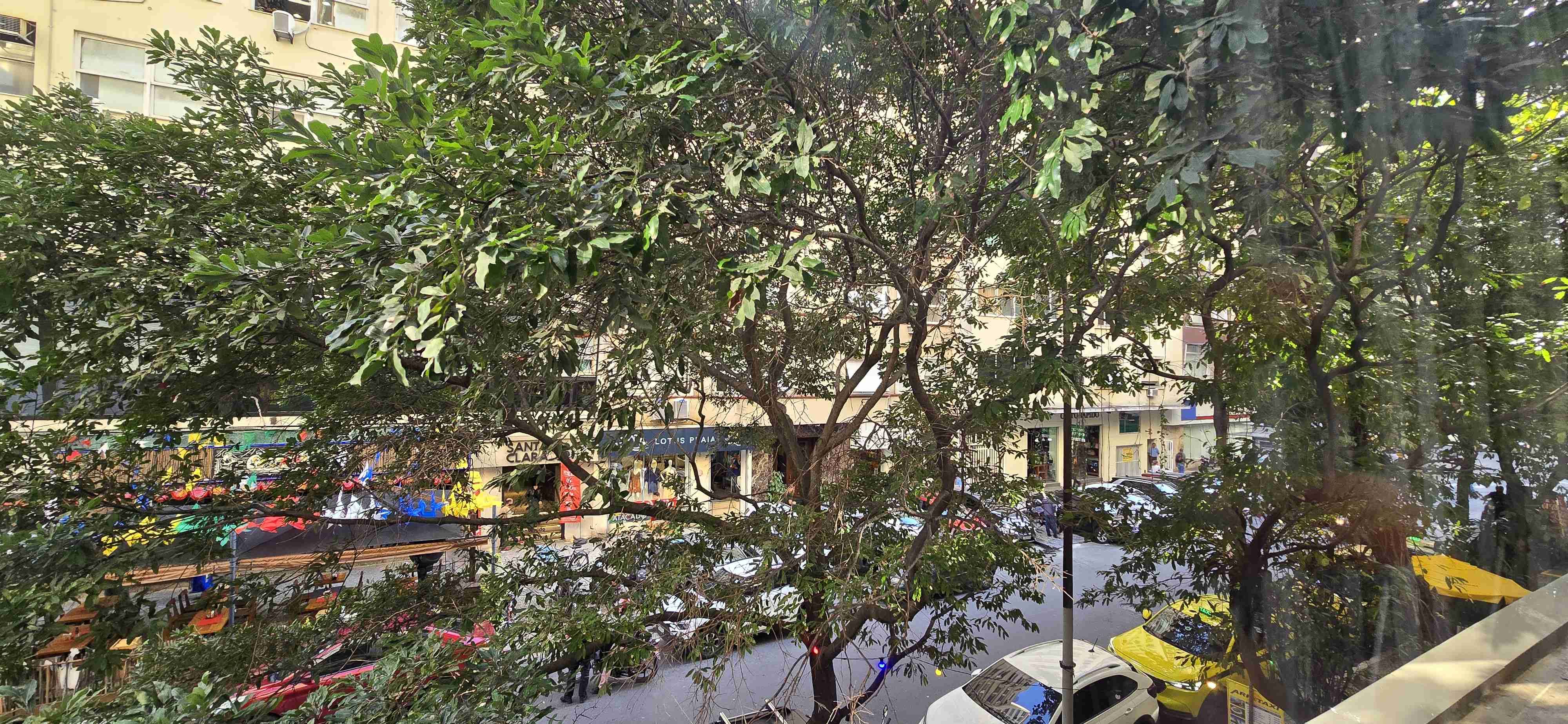 Apartamento à venda, Rua Domingos Ferreira, Copacabana, Rio de Janeiro. A uma quadra da praia, original 3 quartos, suíte, cozinha ampla, dependências completa.