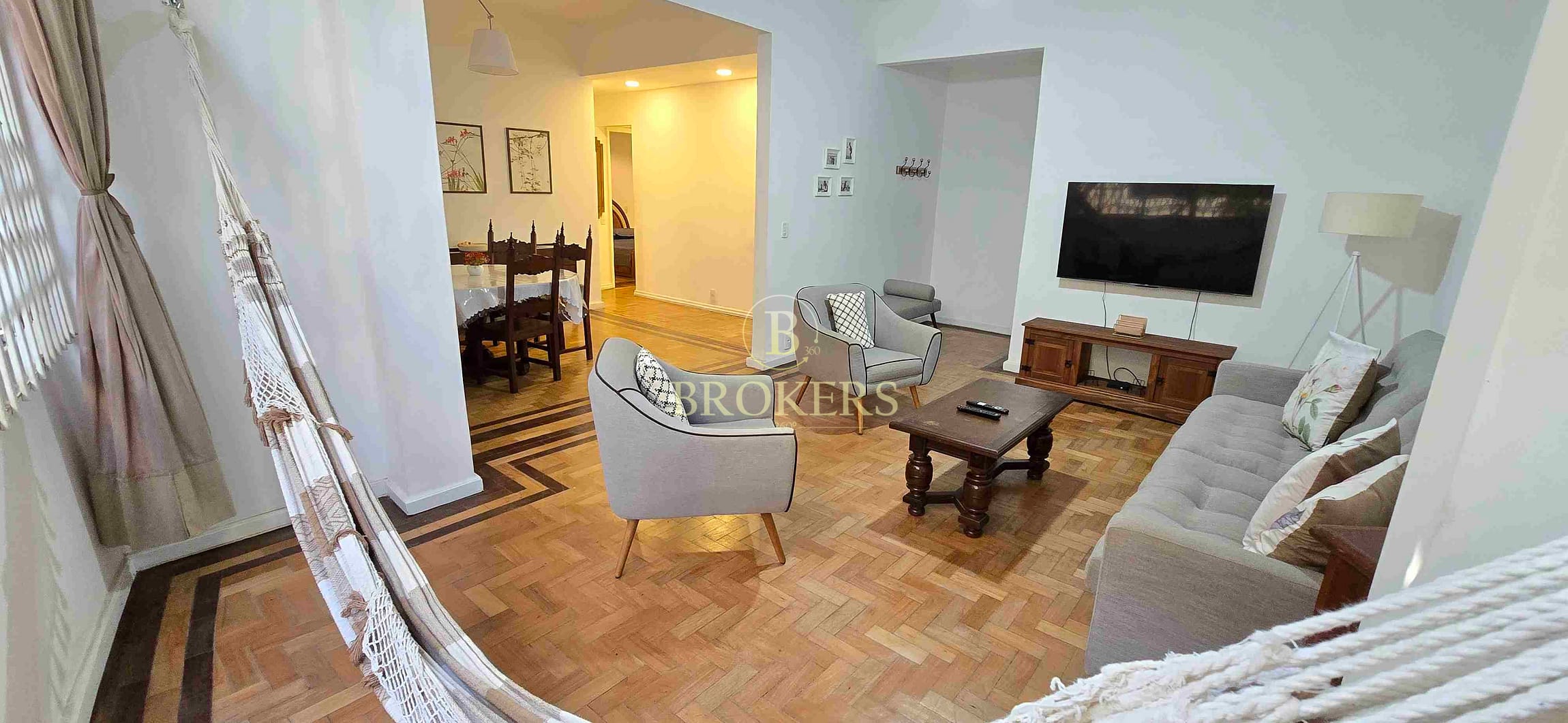 Apartamento à venda, Rua Domingos Ferreira, Copacabana, Rio de Janeiro. A uma quadra da praia, original 3 quartos, suíte, cozinha ampla, dependências completa.