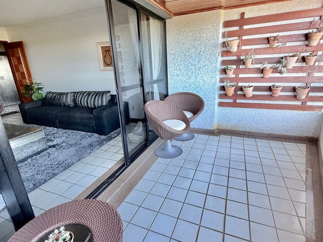 Apartamento 4 quartos e 5 banheiros, à venda, no bairro Treze de Julho em Aracaju