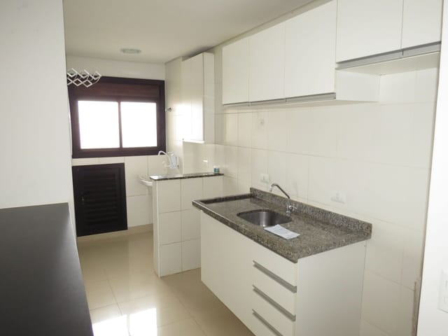 Apartamento com 111m² 3 quartos e 2 banheiros, à venda, no bairro Centro em Londrina