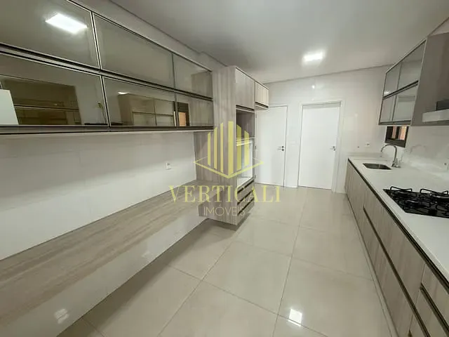 Apartamento com 182m² 4 quartos e 6 banheiros, para alugar, no bairro Jardim das Américas em Cuiabá