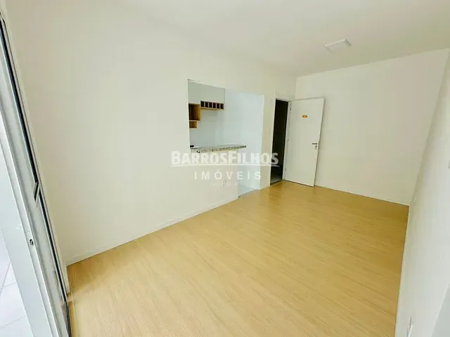 Apartamento com 70m² 3 quartos e 2 banheiros, para alugar, no bairro Farolândia em Aracaju