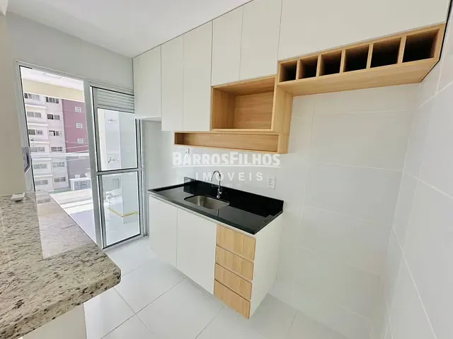 Apartamento com 70m² 3 quartos e 2 banheiros, para alugar, no bairro Farolândia em Aracaju
