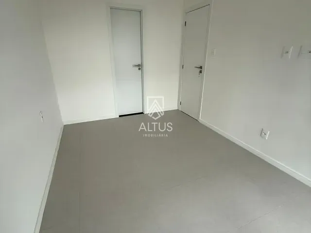 Apartamento 1 quarto e 1 banheiro, à venda, no bairro Piatã em Salvador