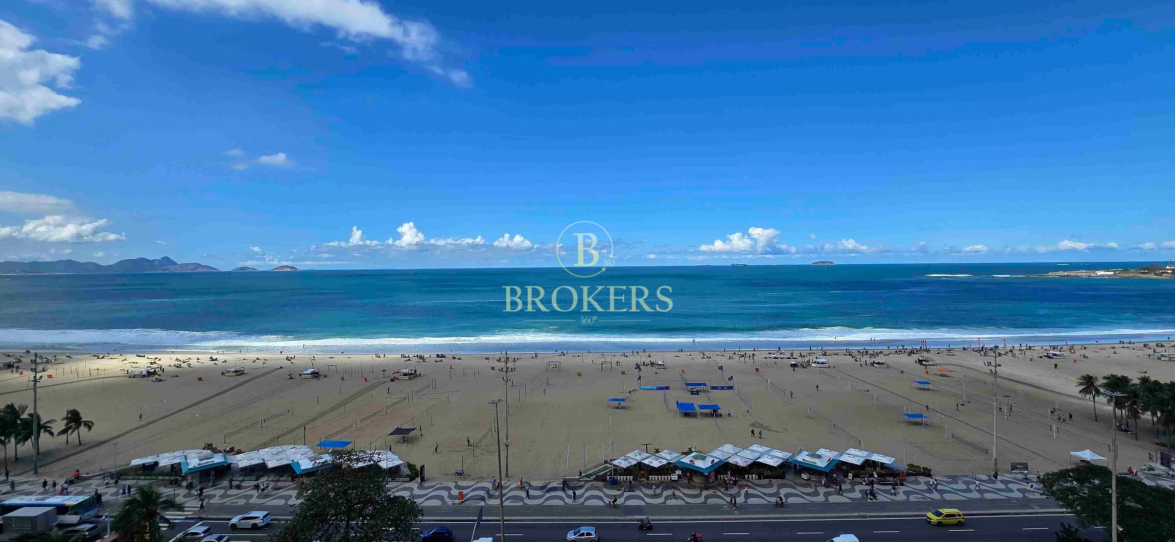 Apartamento à venda na Av Atlântica, Copacabana, Rio de Janeiro. Frente mar. Sala, 3 quartos, banheiro social, cozinha, dependências e 1 vaga de garagem.