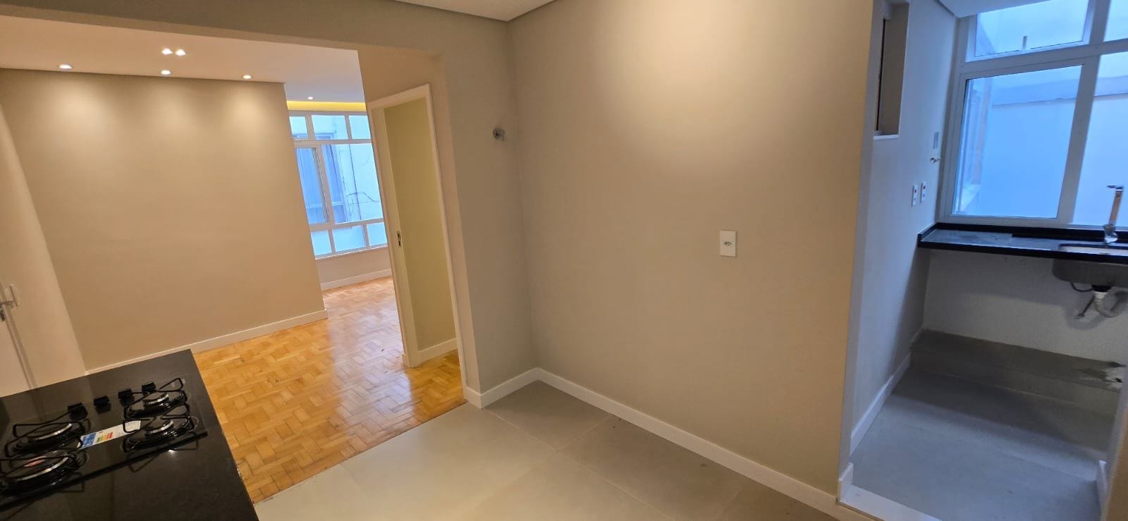 Apartamento à venda, Rua Nascimento Silva - Ipanema. 2 quartos sendo 1 suíte, totalmente modernizado. 70 m². 1 vaga na escritura.