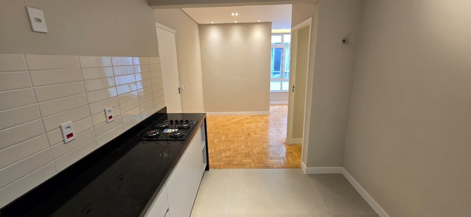 Apartamento à venda, Rua Nascimento Silva - Ipanema. 2 quartos sendo 1 suíte, totalmente modernizado. 70 m². 1 vaga na escritura.