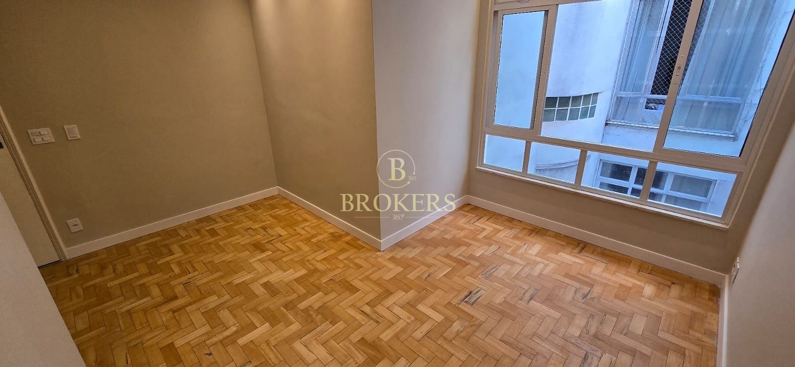 Apartamento à venda, Rua Nascimento Silva - Ipanema. 2 quartos sendo 1 suíte, totalmente modernizado. 70 m². 1 vaga na escritura.