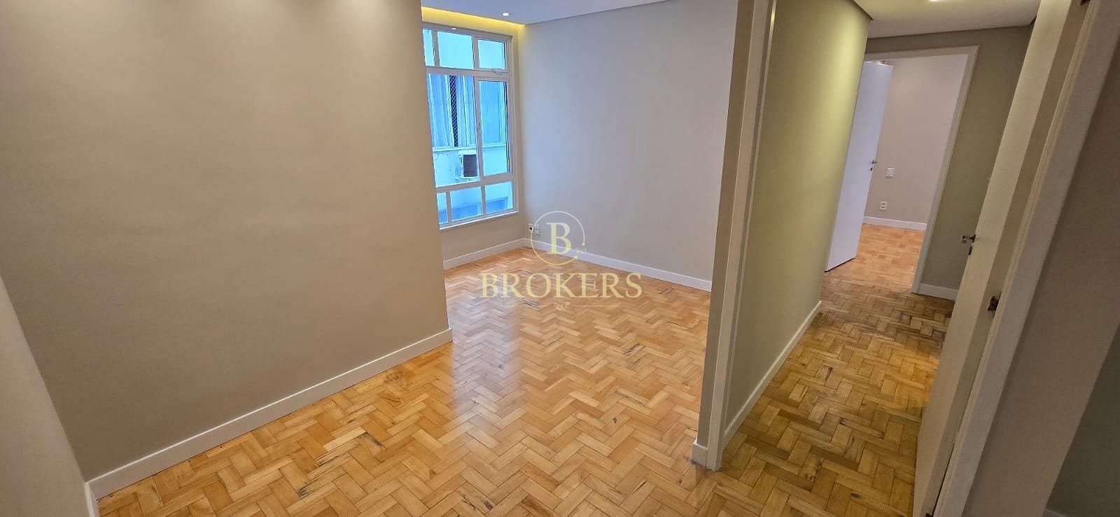 Apartamento à venda, Rua Nascimento Silva - Ipanema. 2 quartos sendo 1 suíte, totalmente modernizado. 70 m². 1 vaga na escritura.