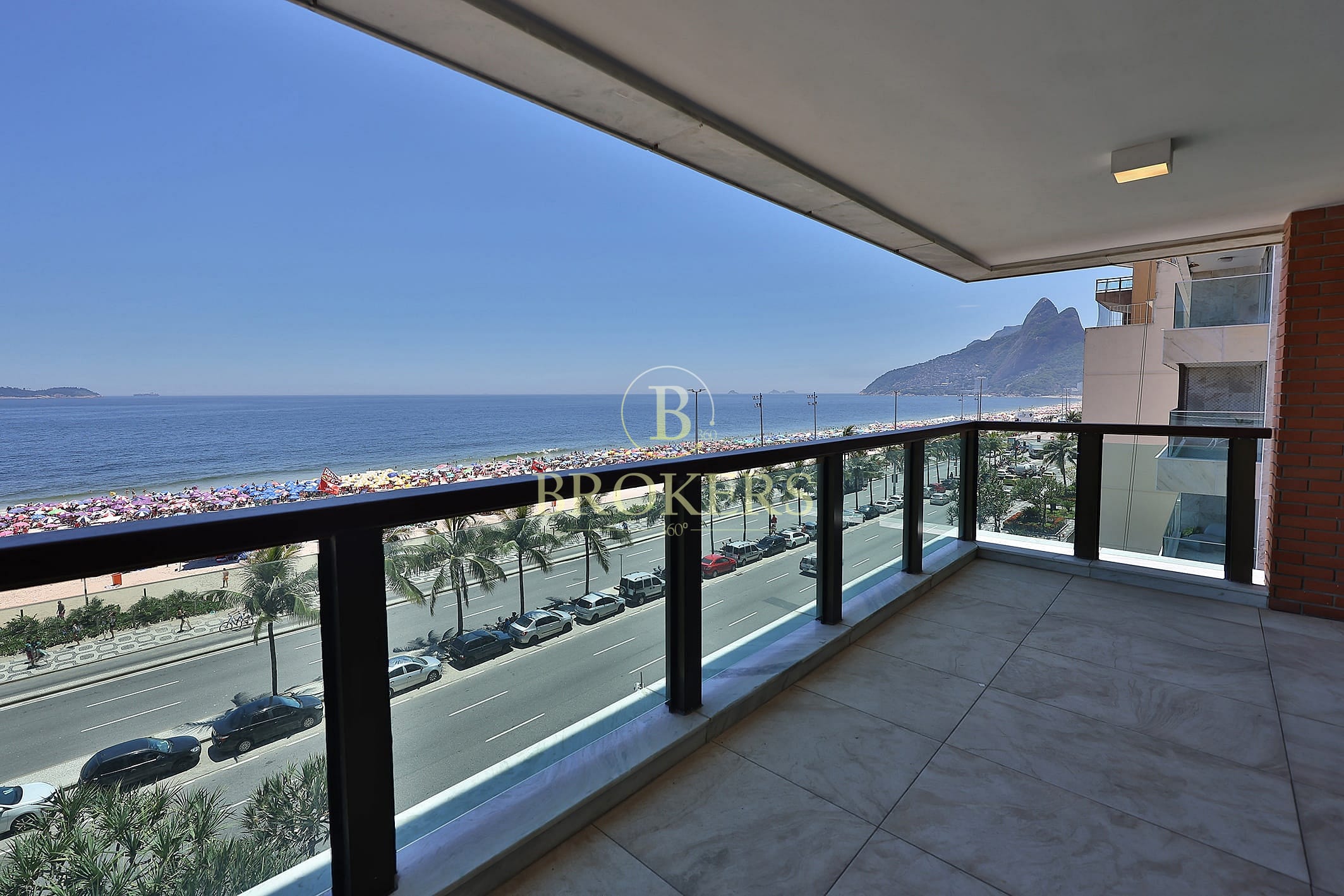Apartamento à venda, Avenida Vieira Souto - Ipanema. Varanda com vista mar, varanda, salão, 3 quartos sendo 1 suíte master, 3 vagas na escritura. 320 m².