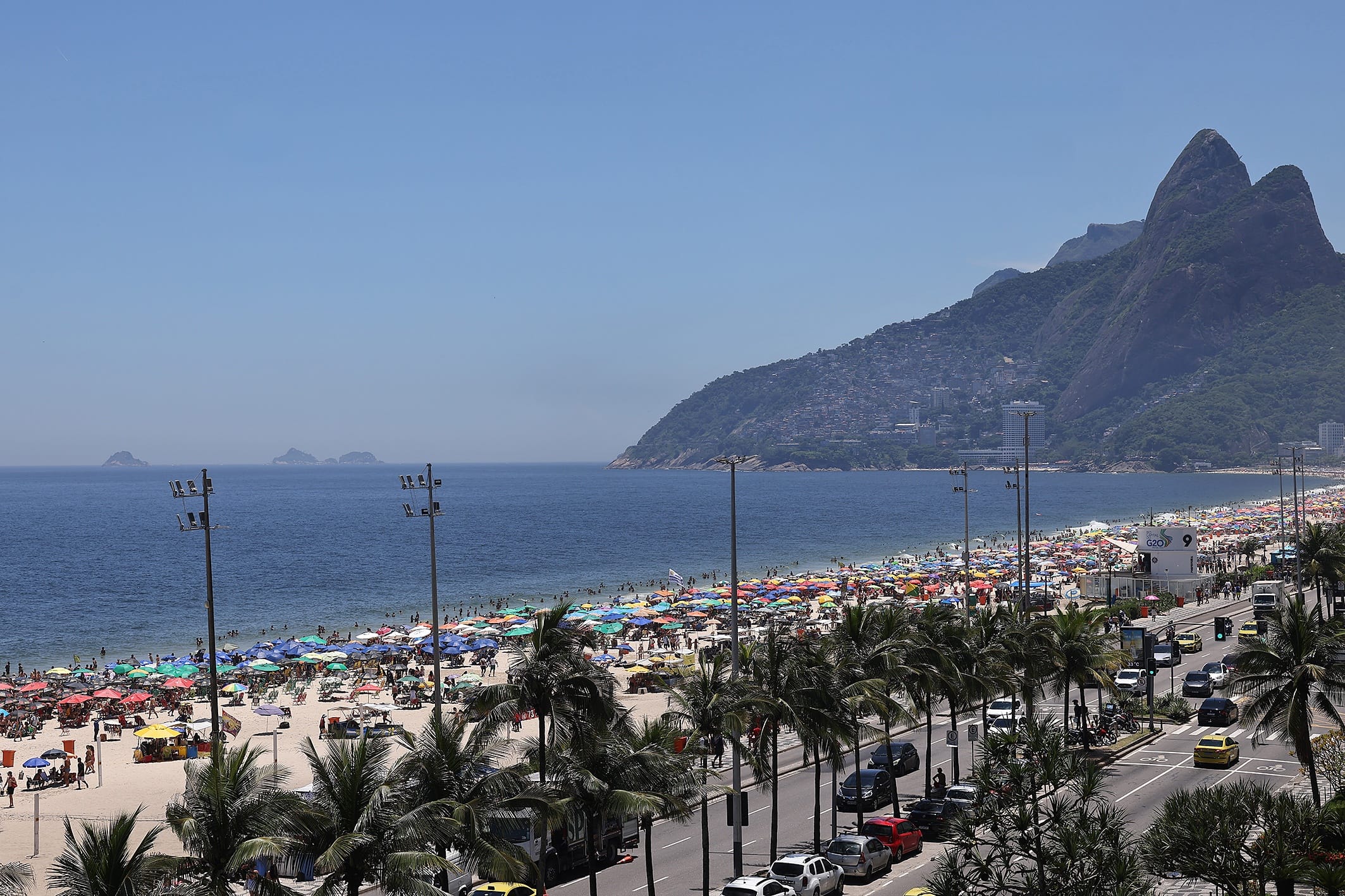Apartamento à venda, Avenida Vieira Souto - Ipanema. Varanda com vista mar, varanda, salão, 3 quartos sendo 1 suíte master, 3 vagas na escritura. 320 m².