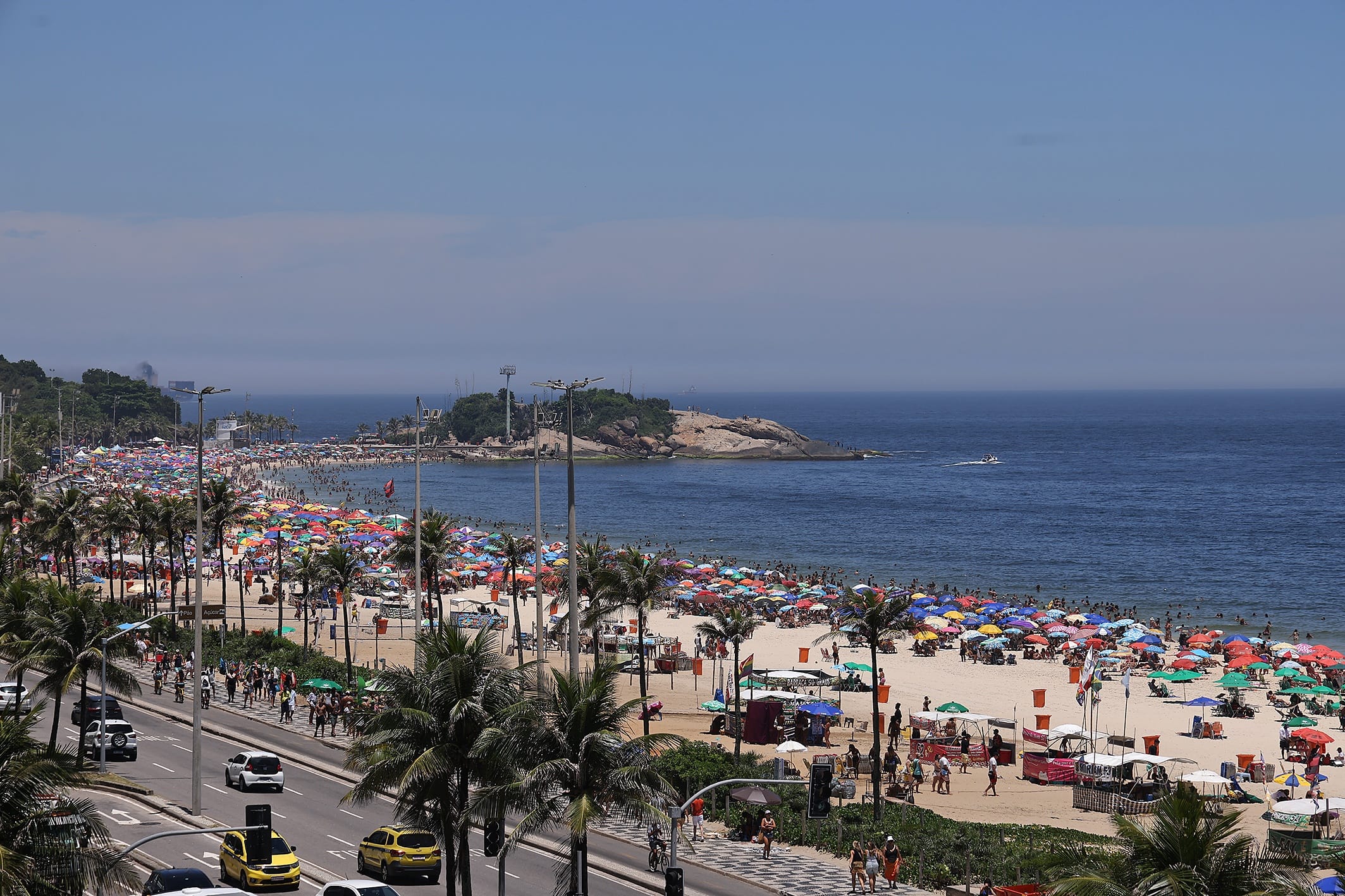Apartamento à venda, Avenida Vieira Souto - Ipanema. Varanda com vista mar, varanda, salão, 3 quartos sendo 1 suíte master, 3 vagas na escritura. 320 m².