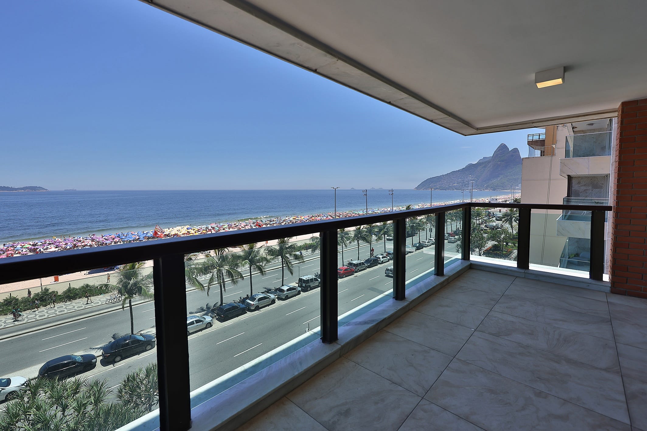 Apartamento à venda, Avenida Vieira Souto - Ipanema. Varanda com vista mar, varanda, salão, 3 quartos sendo 1 suíte master, 3 vagas na escritura. 320 m².