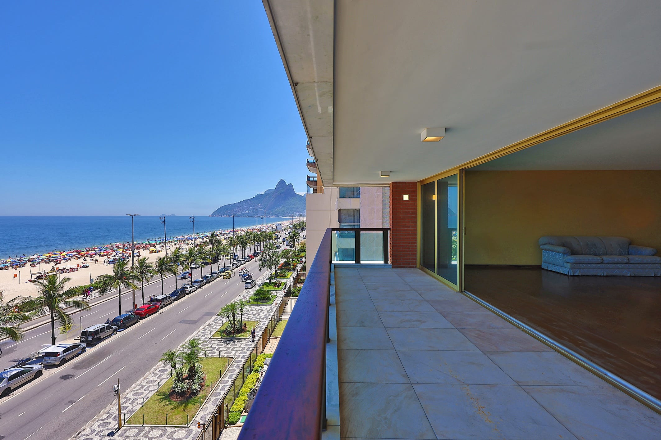 Apartamento à venda, Avenida Vieira Souto - Ipanema. Varanda com vista mar, varanda, salão, 3 quartos sendo 1 suíte master, 3 vagas na escritura. 320 m².