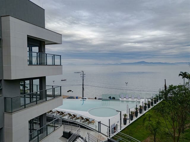 Apartamento 3 quartos e 4 banheiros, à venda, no bairro Cacupé em Florianópolis