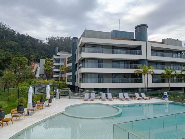 Apartamento 3 quartos e 4 banheiros, à venda, no bairro Cacupé em Florianópolis