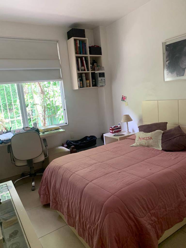 Apartamento à venda Rua Cosme Velho - Cosme Velho. Varanda, 4 quartos, sendo 2 suítes, 3 vagas na escritura - 220 m²