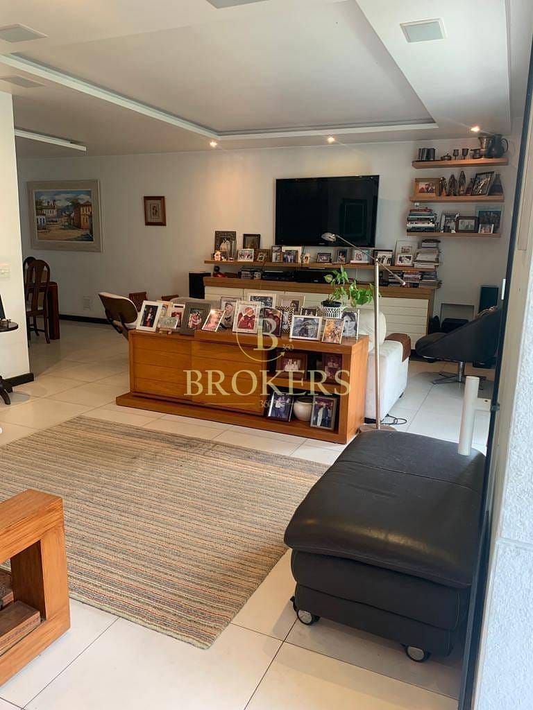 Apartamento à venda Rua Cosme Velho - Cosme Velho. Varanda, 4 quartos, sendo 2 suítes, 3 vagas na escritura - 220 m²