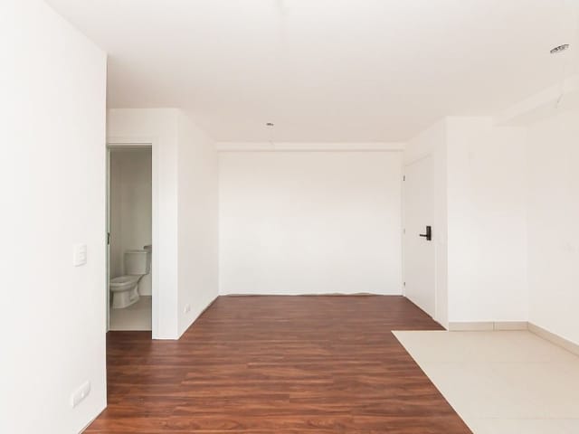 Apartamento 2 quartos e 1 banheiro, para alugar, no bairro Ecoville em Curitiba