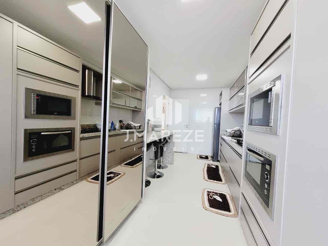 Apartamento à venda com 3 quartos, 203m² - Foto 2