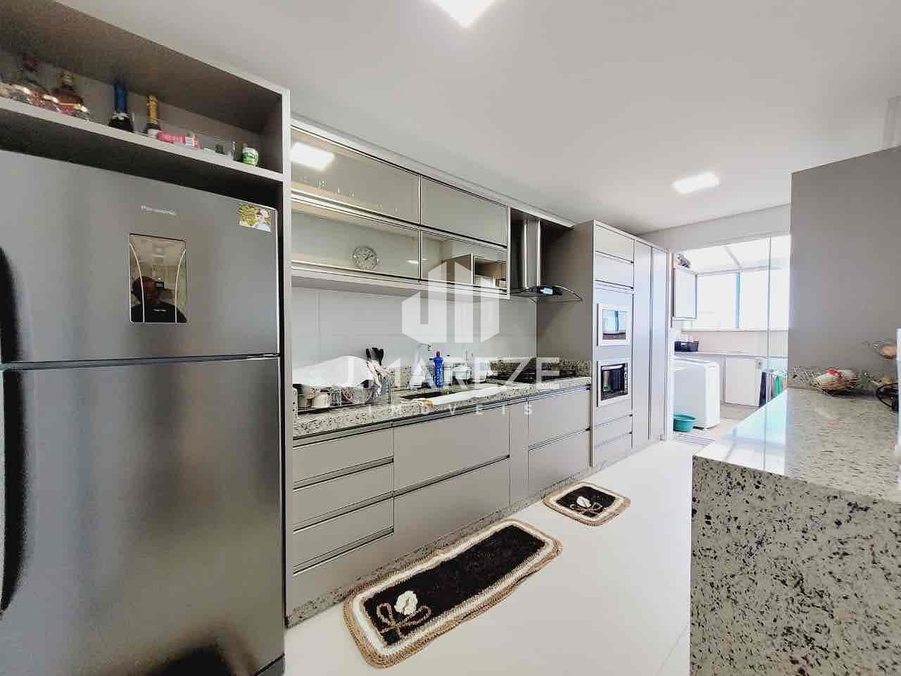 Apartamento à venda com 3 quartos, 203m² - Foto 3