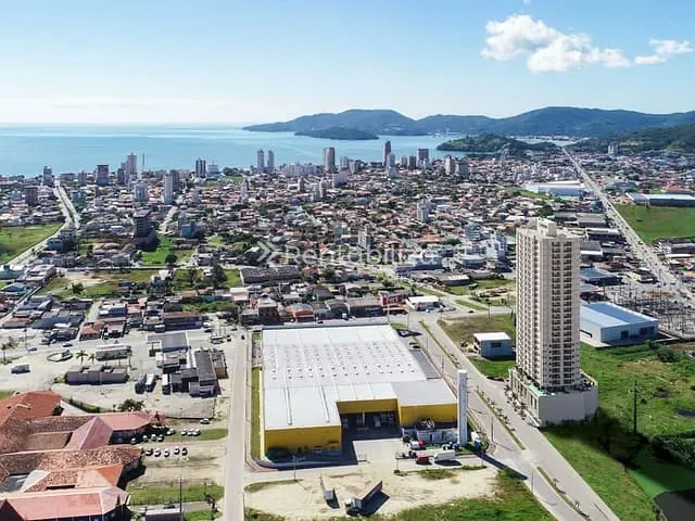 Apartamento 2 quartos e 3 banheiros, à venda, no bairro Perequê em Porto Belo