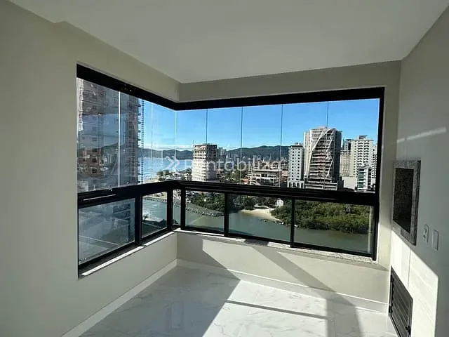 Apartamento 3 quartos e 4 banheiros, à venda, no bairro Meia Praia em Itapema