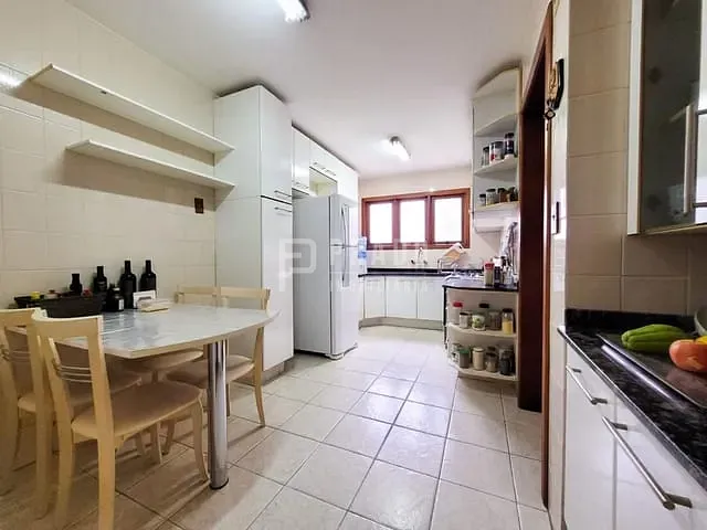 Apartamento com 243m² 4 quartos e 4 banheiros, à venda, no bairro Centro em Pelotas