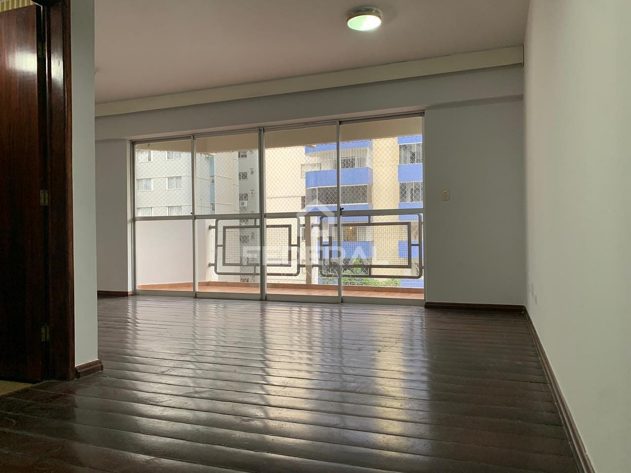 Apartamento à venda com 3 quartos, 105m² - Foto 3