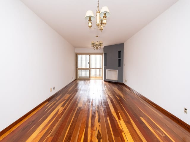 Foto do Apartamento - Apartamento à venda ou aluguel no Centro de Pelotas com 138 m², 3 quartos sendo 1 suíte, peças amplas, lareira e vaga de garagem | UP Imóveis