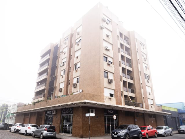 Foto do Apartamento - Apartamento à venda ou aluguel no Centro de Pelotas com 138 m², 3 quartos sendo 1 suíte, peças amplas, lareira e vaga de garagem | UP Imóveis