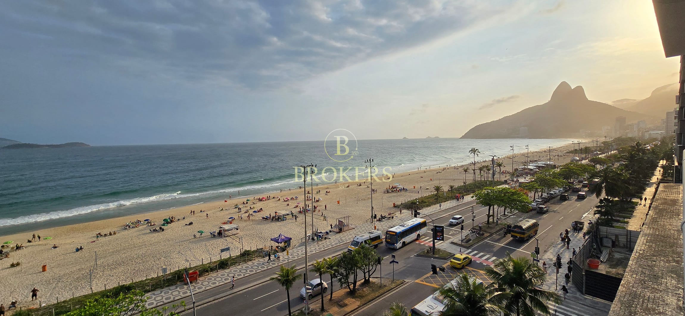 Apartamento espetacular a venda em Ipanema Luxo à Beira-Mar! Varanda integrada com a sala, 4 quartos, suíte master, 1 vaga.