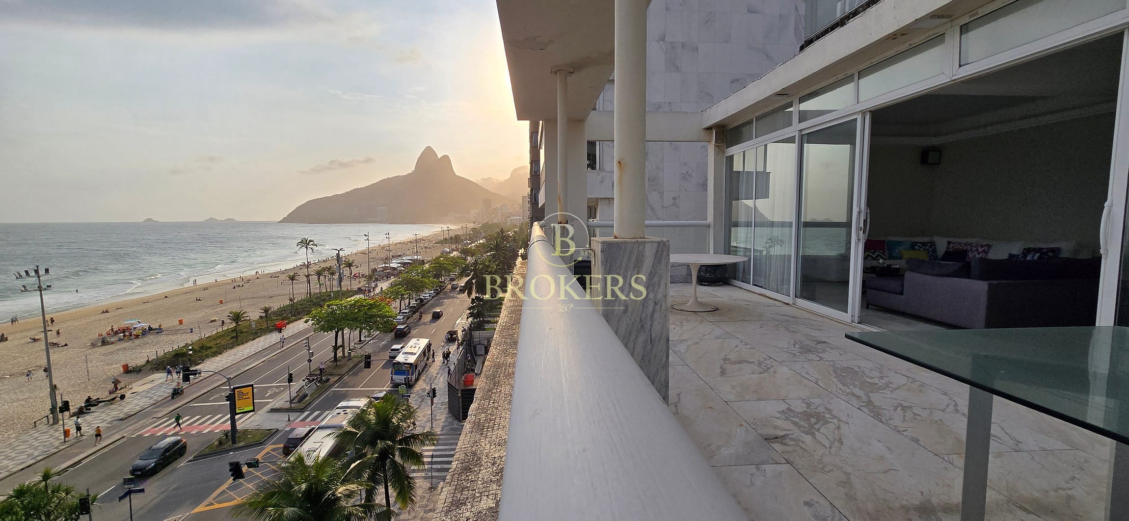 Apartamento espetacular a venda em Ipanema Luxo à Beira-Mar! Varanda integrada com a sala, 4 quartos, suíte master, 1 vaga.