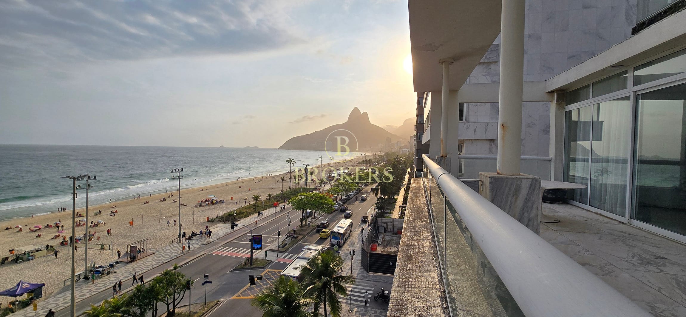 Apartamento espetacular a venda em Ipanema Luxo à Beira-Mar! Varanda integrada com a sala, 4 quartos, suíte master, 1 vaga.