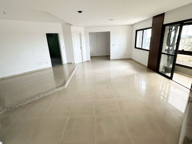 Apartamento com 390m² 4 quartos e 5 banheiros, à venda, no bairro Centro em Cambé