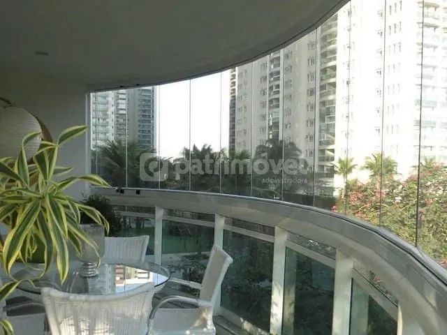 Apartamento com 200m² 4 quartos e 5 banheiros, à venda, no bairro Barra da Tijuca em Rio de Janeiro