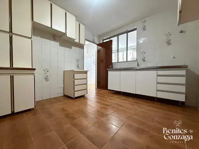 Apartamento 3 quartos e 3 banheiros, para alugar, no bairro Zona 07 em Maringá
