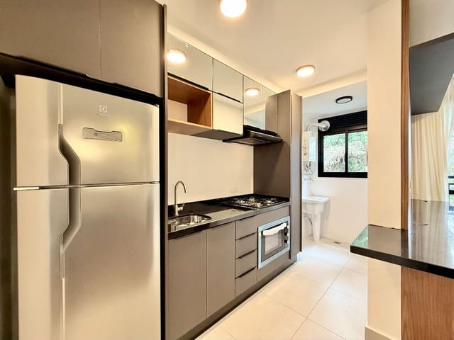 Apartamento 2 quartos e 1 banheiro, para alugar, no bairro Ecoville em Curitiba