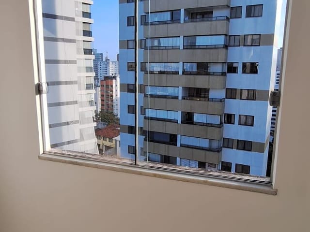 Foto do Apartamento - Alugo apartamento com Luz da manhã e vista livre, sala ampliada, 2/4 com suíte, na região da Plínio Moscoso | Santa Rosas Imóveis